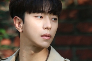 윤현민, 넷플릭스 오리지널 ‘나 홀로 그대’ 출연 확정 “1인2역 도전”