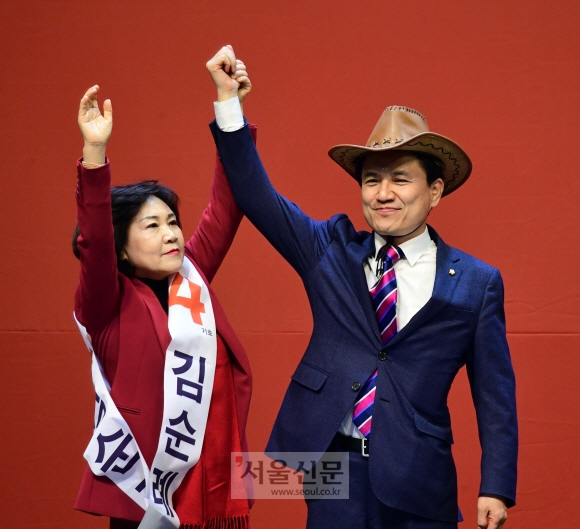 한국당 합동연설회장에 선 김진태·김순례 