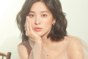 송혜교 “연기, 오래 했다고 익숙한 것 아냐” [화보]