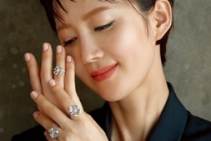 “예서 엄마의 변신”...염정아, 다채로운 의상도 완벽 소화