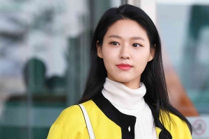 “인간 구찌” 설현, 밀라노 출국길 공항패션 ‘봄이 성큼’