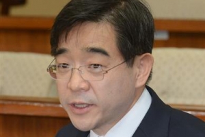 권순일 대법관 입건도 안 했다… 현직은 못 겨눈 檢