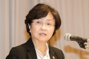 ‘환경부 블랙리스트’ 김은경 전 장관 출국 금지에 청와대 “수사 지켜보겠다”