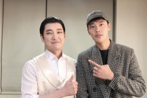 “레전드 만났다” 류준열, ‘지킬앤하이드’ 조승우와 무대 뒤 조우