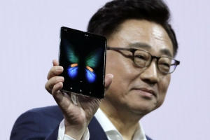 삼성전자, 갤럭시 폴드 9월 출시…“접는 부분 보완”