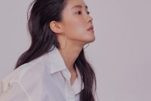 차도녀로 변신한 효민 ‘화이트 셔츠 입고..’ [화보]