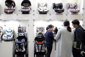 “우리 아이가 쓸 물건, 꼼꼼히 골라야지”