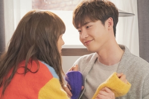 “아는 동생→남자”..‘별책부록’ 이나영X이종석, 설레는 관계 역전