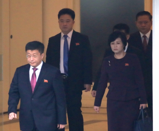 [서울포토] ‘휴일에도 계속되는 의제협상’