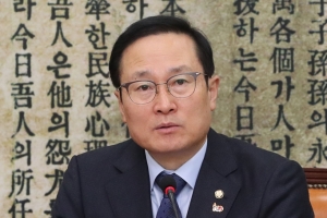 ‘20대 청년’ 발언에 홍영표 “머리 숙여 사죄”했지만…홍익표 “사과 동의 안해”