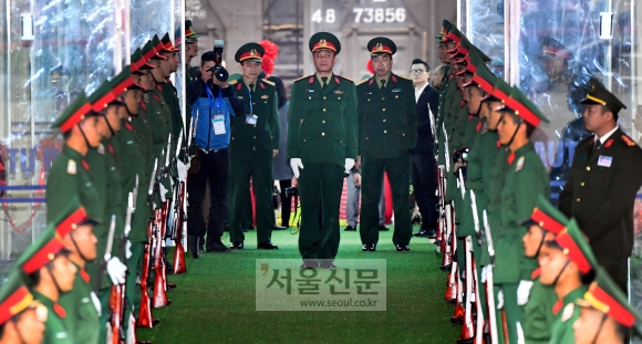 25일 베트남 하노이 둥당역에서 김정은 위원장의 도착을 앞두고 리허설이 열리고 있다. 2019.2.25  박지환 기자 popocar@seoul.co.kr