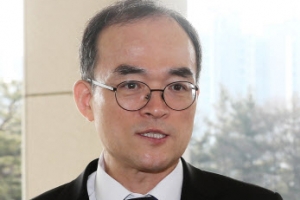 문무일, 총장실 점거에 “환경부 블랙리스트 올바로 수사”