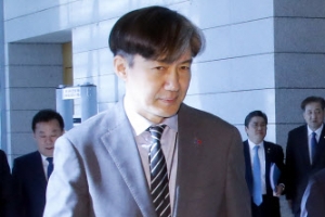 검찰 ‘특감반 고발사건’ 조국·임종석 비공개 소환 방침 논란