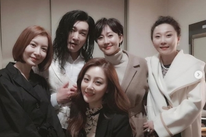 “조지킬 숨멎” 오나라, 염정아-윤세아와 뮤지컬 나들이 포착