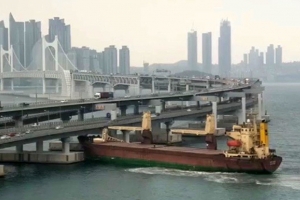 광안대교 충돌 러시아 화물선 ‘요트 충돌’ 번복 논란
