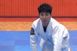 ‘SKY 머슬’ 유세윤, 업그레이드 버전 개코원숭이 포즈 공개