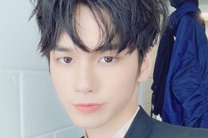 “조각 비주얼”...옹성우, 날렵한 턱선 자랑하는 근황