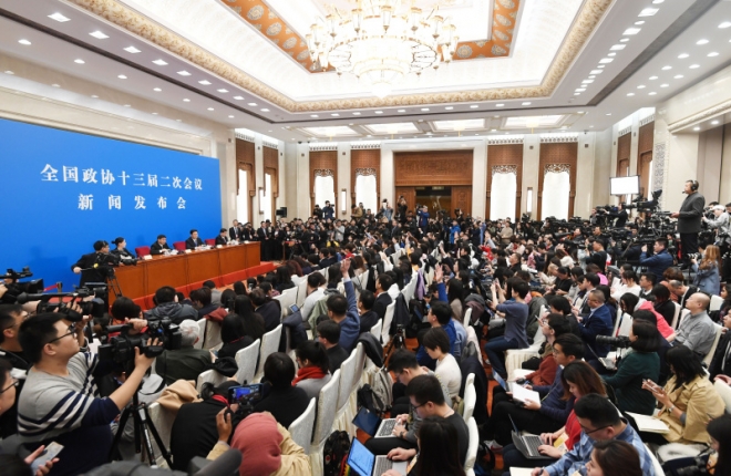2일 중국 최대 정치행사인 양회 가운데 정협의 개막 기자회견이 중국 베이징 인민대회당에서 열렸다. 출처: 중국정부망