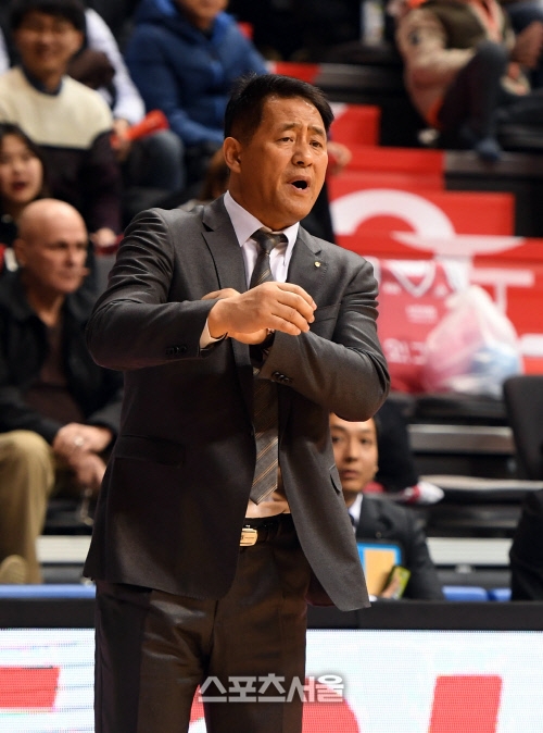 지난 1월 23일 SK와의 경기를 지휘하는 추일승 오리온 감독. 스포츠서울 자료사진