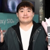 [서울포토] 갤럭시 S10 1호 개통자