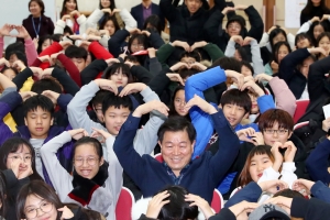 전국 최초 지자체 주도로 교육·교복·급식 등 3대 무상시책 앞서가는 “광명시”