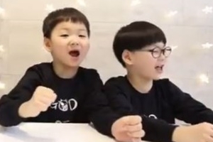 송일국, 초등학교 입학 앞둔 삼둥이 근황 공개 ‘장난기 가득’