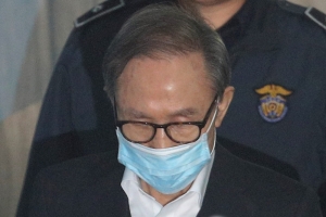 ‘돌연사 염려’ 이명박 전 대통령 보석 여부, 오늘 결정