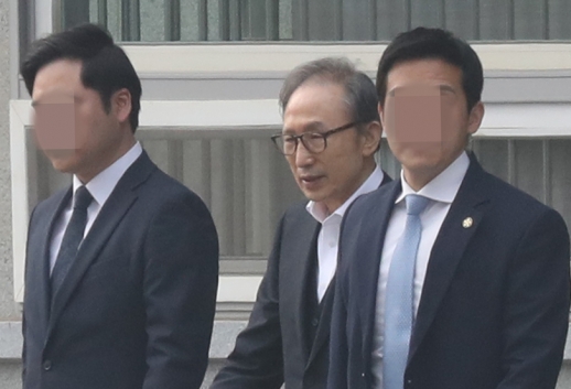 ‘이명박 보석 허가’ 정준영 부장판사 이례적 당부 “과거 찬찬히 회고해달라”