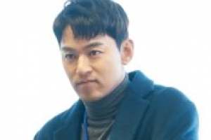 ‘빅이슈’ 주진모, 엘리트 사진기자로 변신한 모습 포착 ‘궁금증 UP’