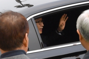 MB, 어차피 한달 뒤엔 자유의 몸… 법원 “조건 어기면 재수감”