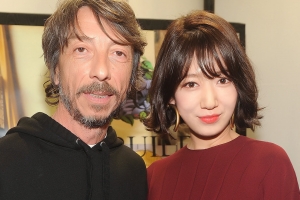 “파리 빛낸 미모”...박신혜, 레드 의상으로 강조한 우아한 매력