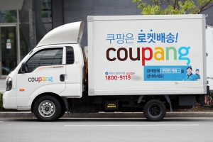 새벽 배송길… 빌라 4층과 5층 사이 쓰러진 채…