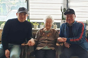 김구라, 김흥국 나눔의 집 방문…위안부 할머니 위로