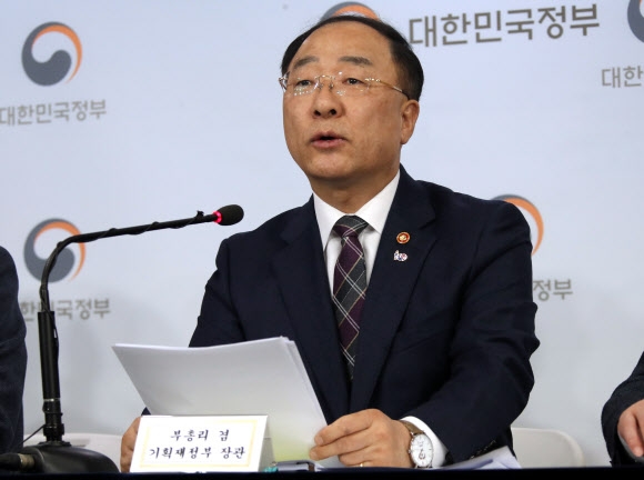 ‘제2 벤처 붐 확산 전략’ 발표하는 홍 부총리