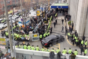 [서울포토] ‘전두환 법정 출석’ 광주지법 앞 모습