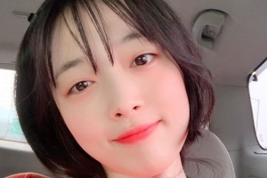 설리, 귀요미 매력 돋보이게 한 머리스타일 ‘과즙美 팡팡’