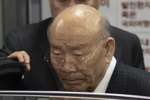 전두환, 응급실 들른 후 피곤한 기색으로 귀가