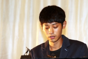 ‘성관계 몰카’ 의혹 정준영 ‘피의자‘ 전환…오늘 귀국