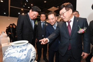 흙으로 빚은 도자의 미 …광주 남한산성아트홀서 도자기 전시회