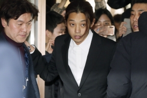 ‘몰카 혐의’ 정준영 “죄송합니다”만 반복…경찰 출석[영상]