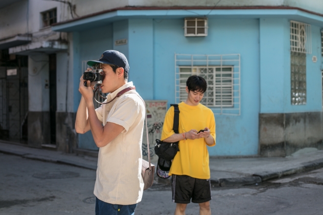 ‘트래블러’ 류준열 이제훈