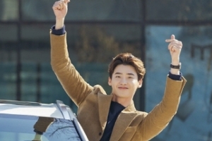 ‘로맨스는 별책부록’ 이나영♥이종석, 본방보다 설레는 비하인드컷