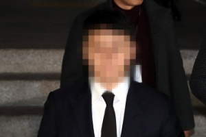‘승리 대화방’ 윤 총경, 공무상 비밀누설 혐의로 입건