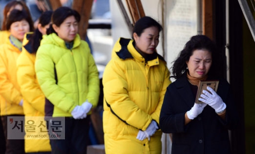 “잠시만 집으로 가자”… 광화문 광장 품고 진실 찾아 떠난 세월