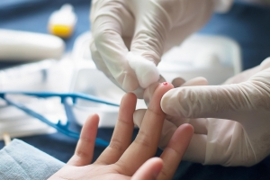 반창고처럼 붙이기만 했는데 핏속 질병원인 찾아낸다고?