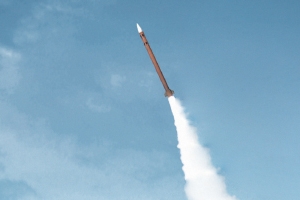 ‘한국형 패트리엇’ 천궁 1발 정비 중 비정상 발사돼 공중 폭발…“원인 파악 중”