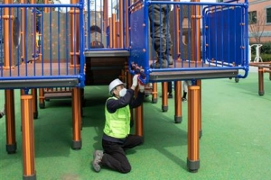 맘껏 뛰노는 놀이터인데… ‘꼼꼼하게’