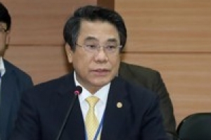 ‘횡령 혐의’ 조찬휘 전 약사회장 첫 공판…“판공비에 보태려고”