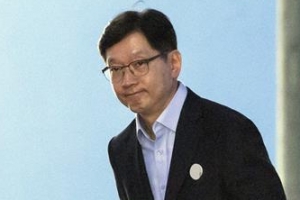 [포토] 항소심 공판 마치고 구치소로 향하는 김경수 경남지사