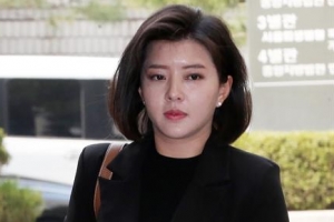 [포토] ‘블로거 명예훼손’ 선고공판 출석하는 ‘도도맘’ 김미나